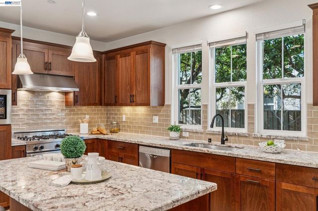 415 Dewitt Ln, Alameda, CA 94501