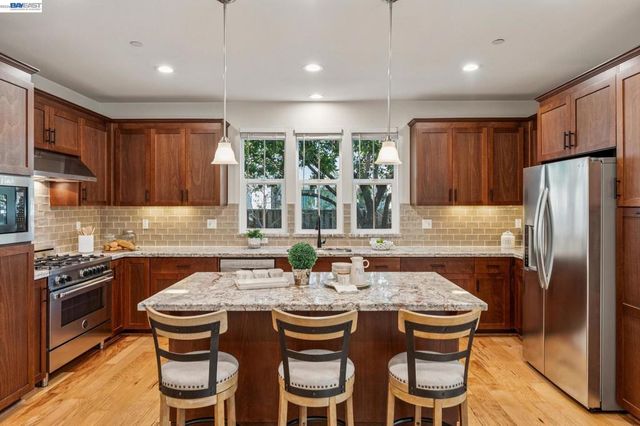 415 Dewitt Ln, Alameda, CA 94501