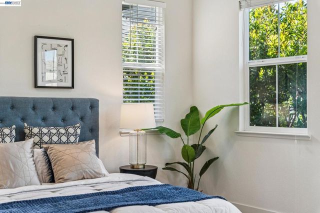 415 Dewitt Ln, Alameda, CA 94501