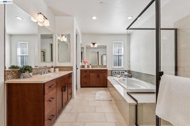 415 Dewitt Ln, Alameda, CA 94501