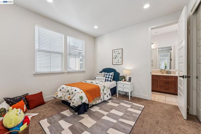 415 Dewitt Ln, Alameda, CA 94501