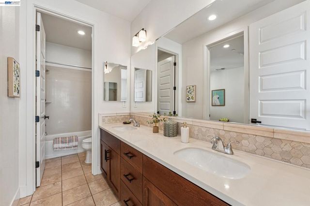 415 Dewitt Ln, Alameda, CA 94501