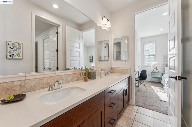 415 Dewitt Ln, Alameda, CA 94501