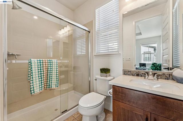 415 Dewitt Ln, Alameda, CA 94501