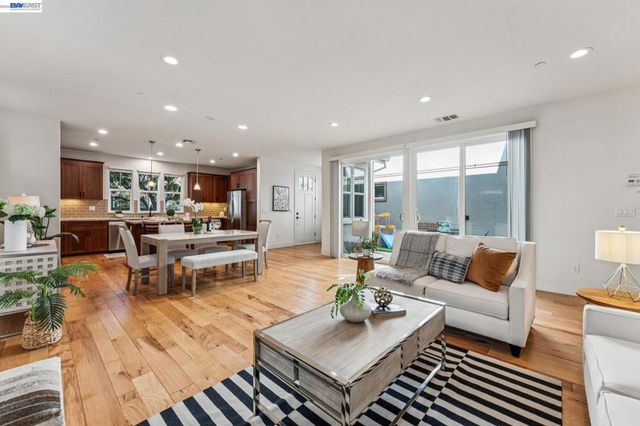 415 Dewitt Ln, Alameda, CA 94501