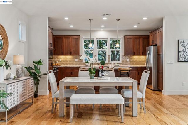 415 Dewitt Ln, Alameda, CA 94501