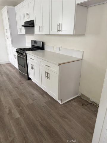 22814 Collins, Woodland Hills, CA 91367