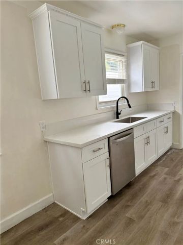 22814 Collins, Woodland Hills, CA 91367