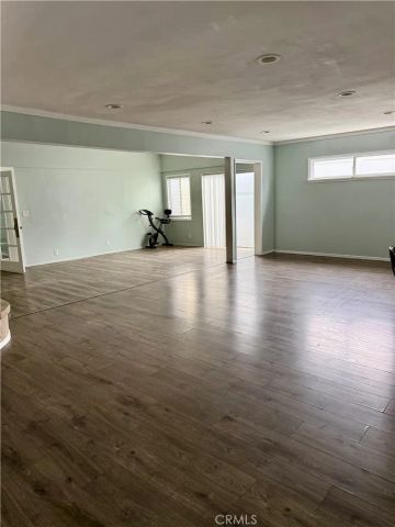 22814 Collins, Woodland Hills, CA 91367
