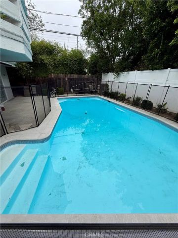 22814 Collins, Woodland Hills, CA 91367