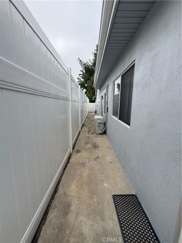 22814 Collins, Woodland Hills, CA 91367