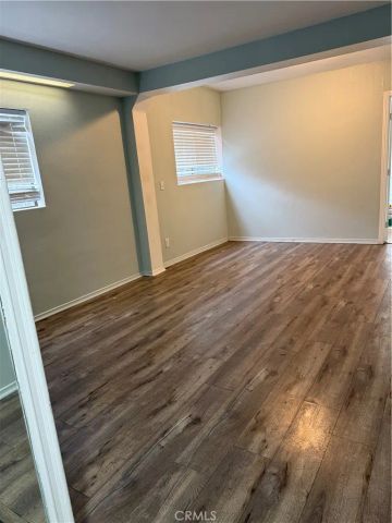 22814 Collins, Woodland Hills, CA 91367