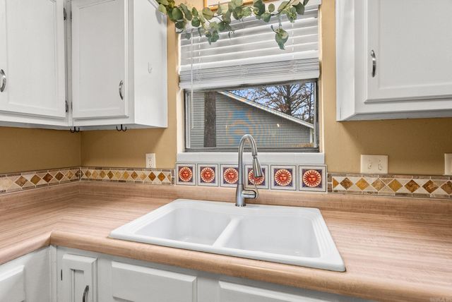 51 Pin Oak Loop, Maumelle, AR 72113