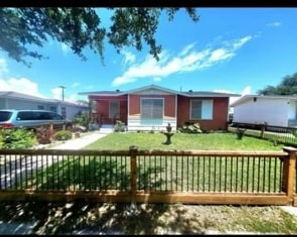 918 Wilshire Pl, Corpus Christi, TX 78411