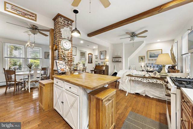 210 N BEACH AVE, Beach Haven, NJ 08008