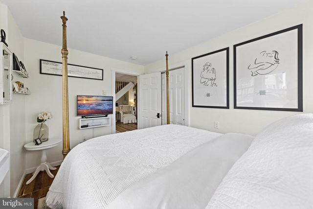 210 N BEACH AVE, Beach Haven, NJ 08008