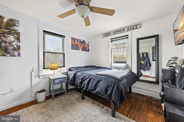 210 N BEACH AVE, Beach Haven, NJ 08008