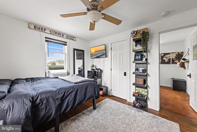 210 N BEACH AVE, Beach Haven, NJ 08008