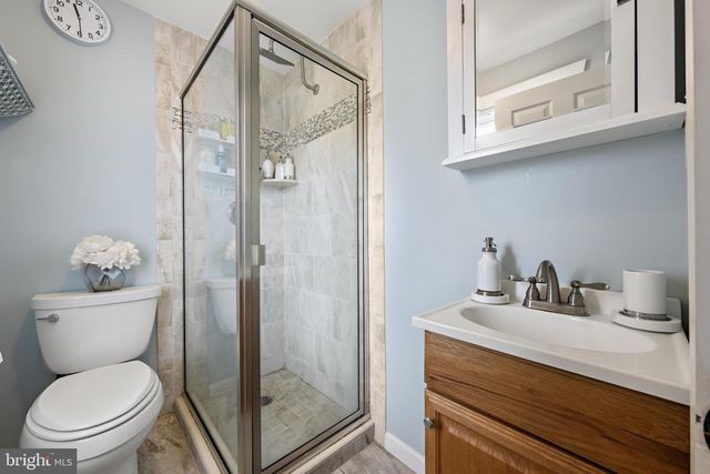 210 N BEACH AVE, Beach Haven, NJ 08008