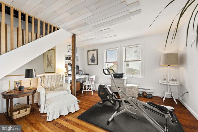 210 N BEACH AVE, Beach Haven, NJ 08008