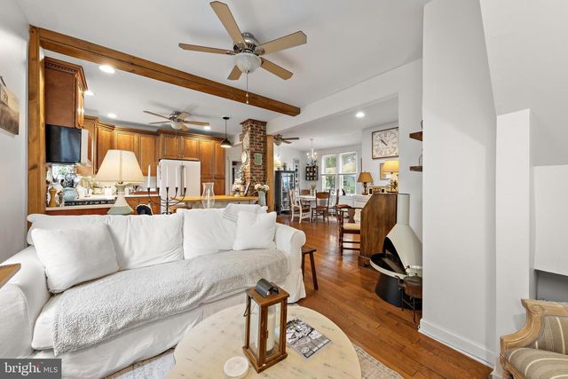 210 N BEACH AVE, Beach Haven, NJ 08008