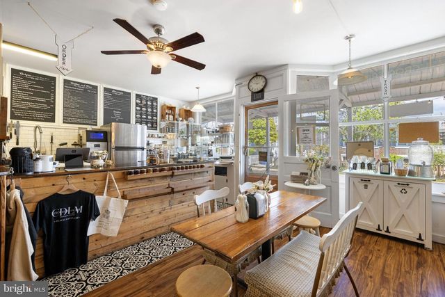 210 N BEACH AVE, Beach Haven, NJ 08008