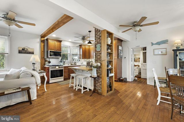210 N BEACH AVE, Beach Haven, NJ 08008