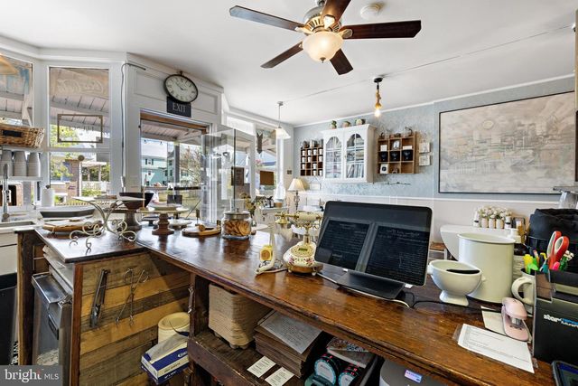 210 N BEACH AVE, Beach Haven, NJ 08008