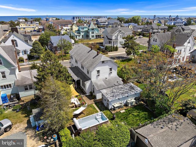 210 N BEACH AVE, Beach Haven, NJ 08008