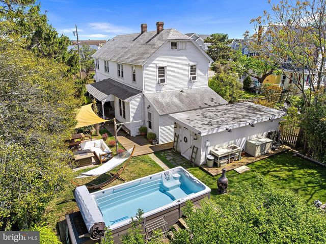 210 N BEACH AVE, Beach Haven, NJ 08008