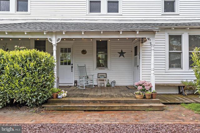 210 N BEACH AVE, Beach Haven, NJ 08008