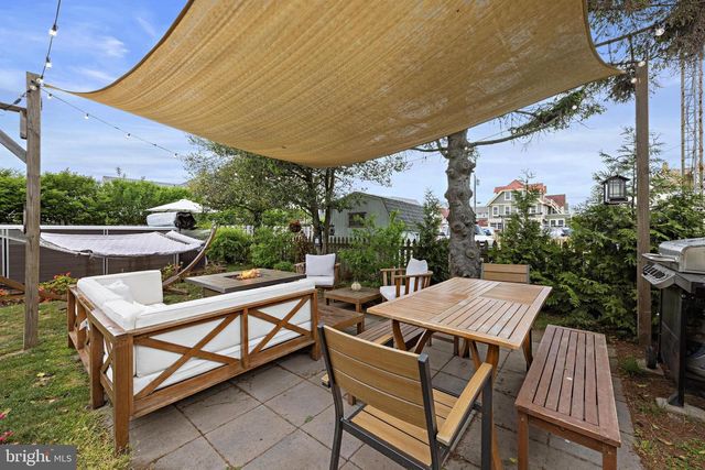 210 N BEACH AVE, Beach Haven, NJ 08008