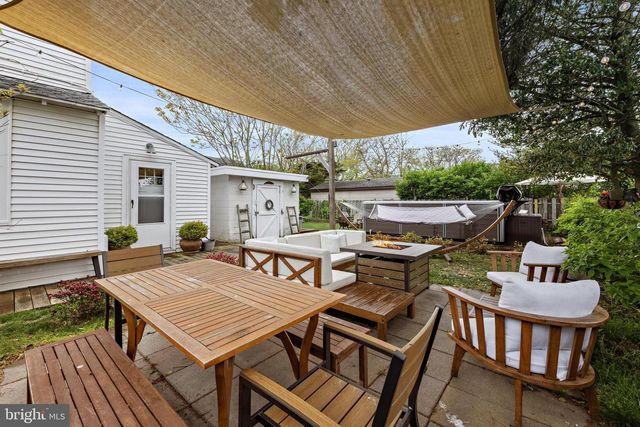 210 N BEACH AVE, Beach Haven, NJ 08008
