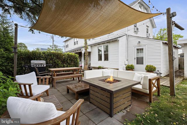 210 N BEACH AVE, Beach Haven, NJ 08008