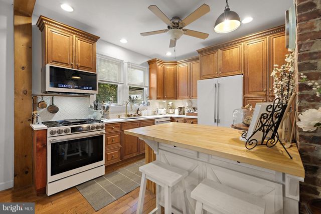210 N BEACH AVE, Beach Haven, NJ 08008