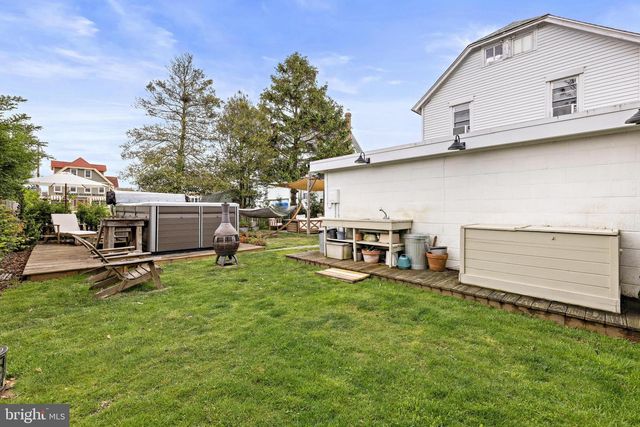 210 N BEACH AVE, Beach Haven, NJ 08008