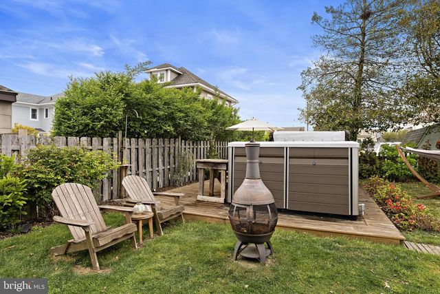 210 N BEACH AVE, Beach Haven, NJ 08008