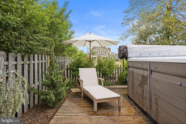 210 N BEACH AVE, Beach Haven, NJ 08008