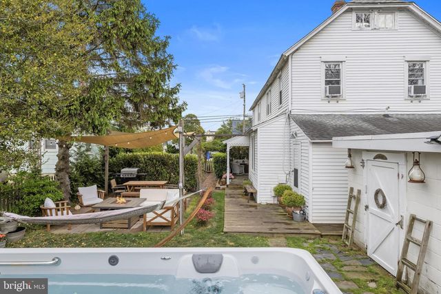 210 N BEACH AVE, Beach Haven, NJ 08008