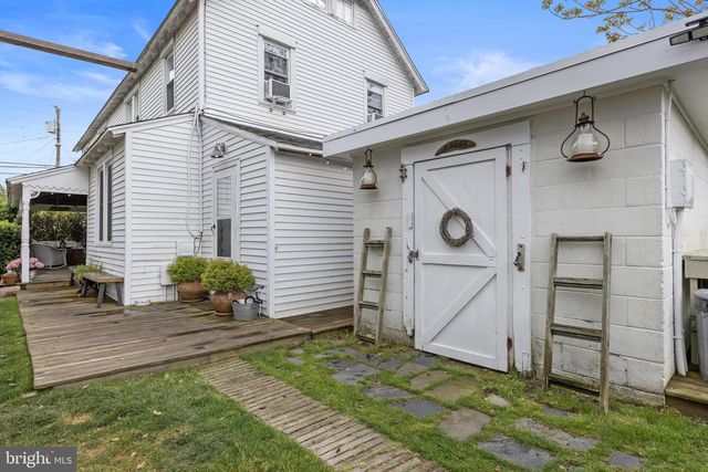 210 N BEACH AVE, Beach Haven, NJ 08008