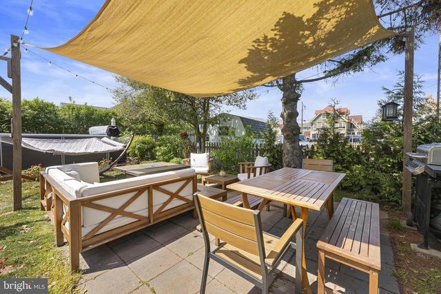 210 N BEACH AVE, Beach Haven, NJ 08008