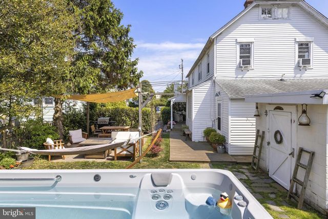 210 N BEACH AVE, Beach Haven, NJ 08008