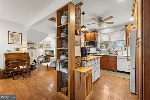 210 N BEACH AVE, Beach Haven, NJ 08008