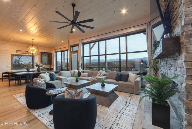 1843 Wild Briar Tr, Sevierville, TN 37876