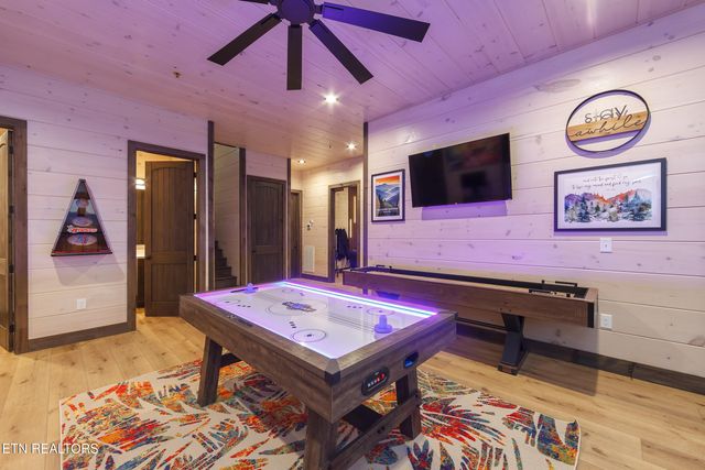 1843 Wild Briar Tr, Sevierville, TN 37876