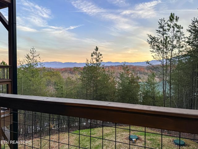1843 Wild Briar Tr, Sevierville, TN 37876
