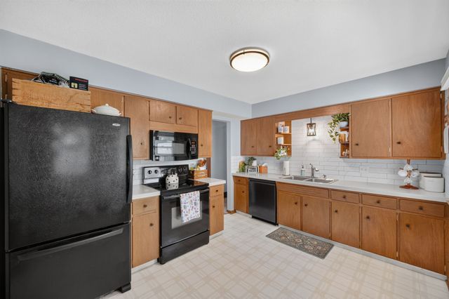 285 Gray Avenue, Waukee, IA 50263