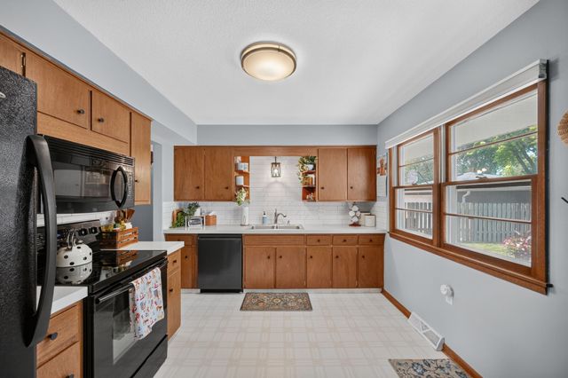 285 Gray Avenue, Waukee, IA 50263