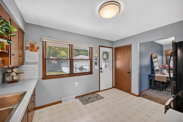 285 Gray Avenue, Waukee, IA 50263