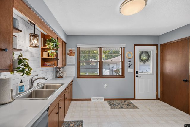 285 Gray Avenue, Waukee, IA 50263